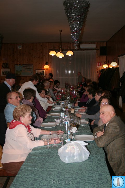 Pranzo Anziani 2011 (47).jpg